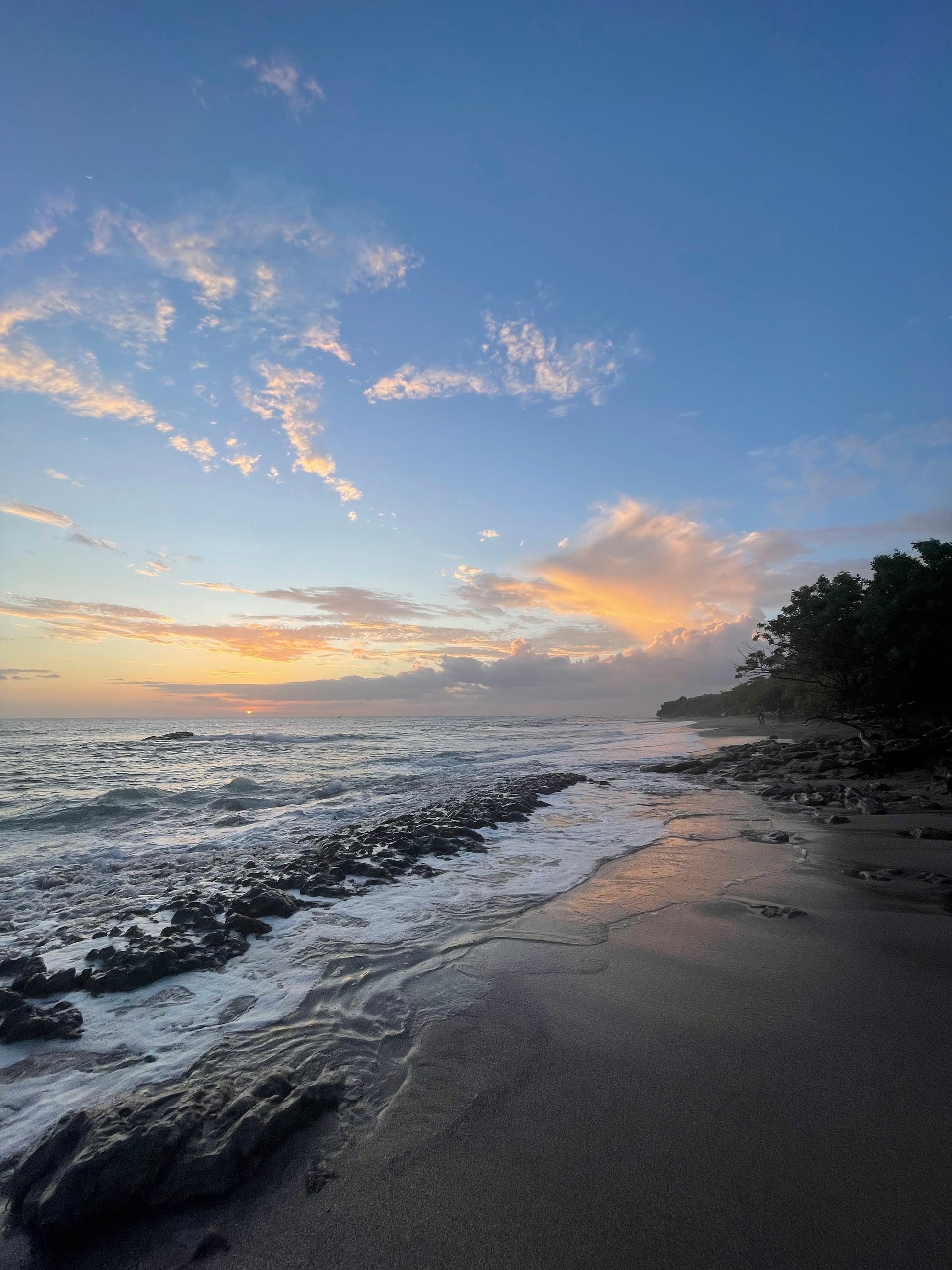 Sunset on the coast of Tamarindo Costa Rica during small group travel.